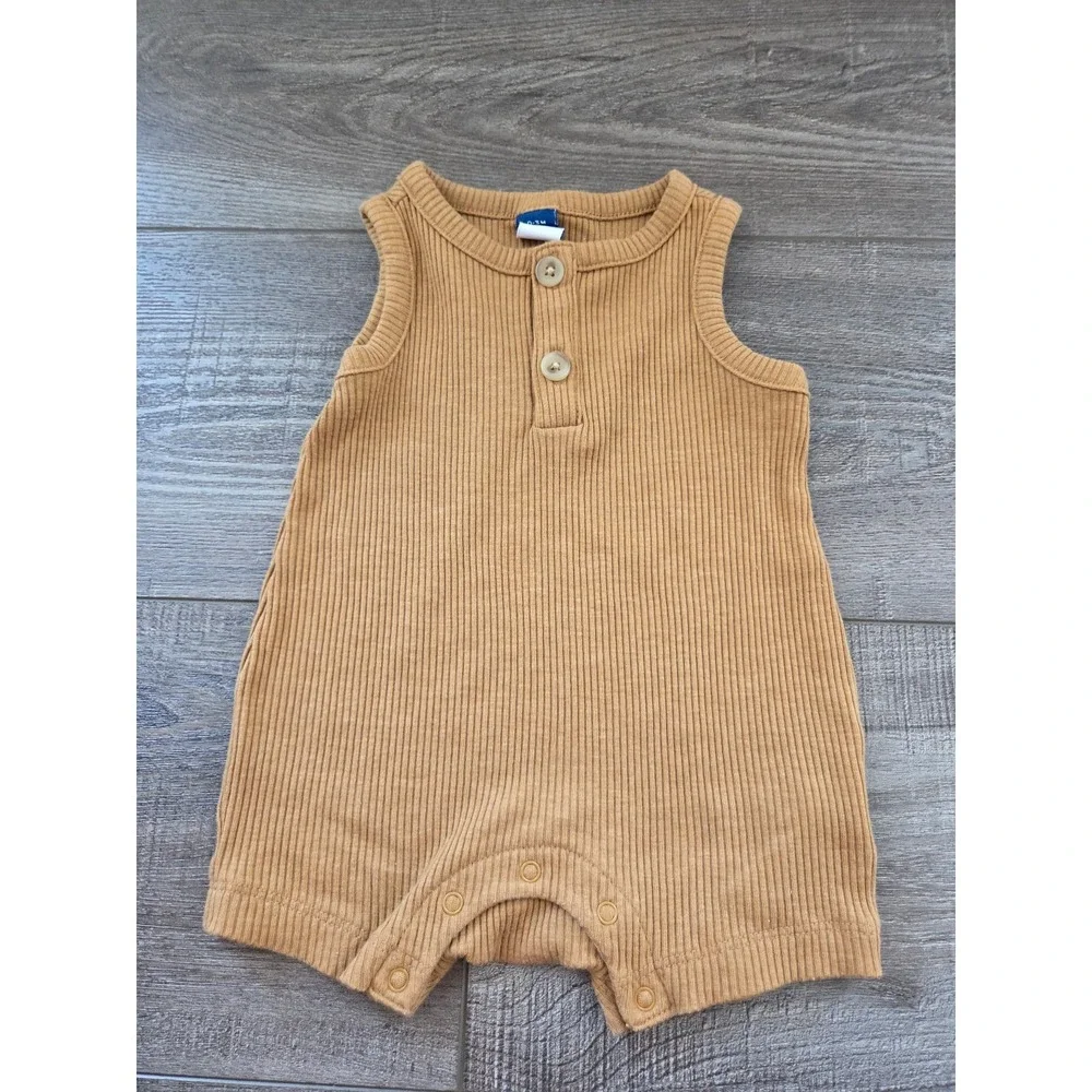 Old navy baby boy ribbed romper‎ 0-3 mos